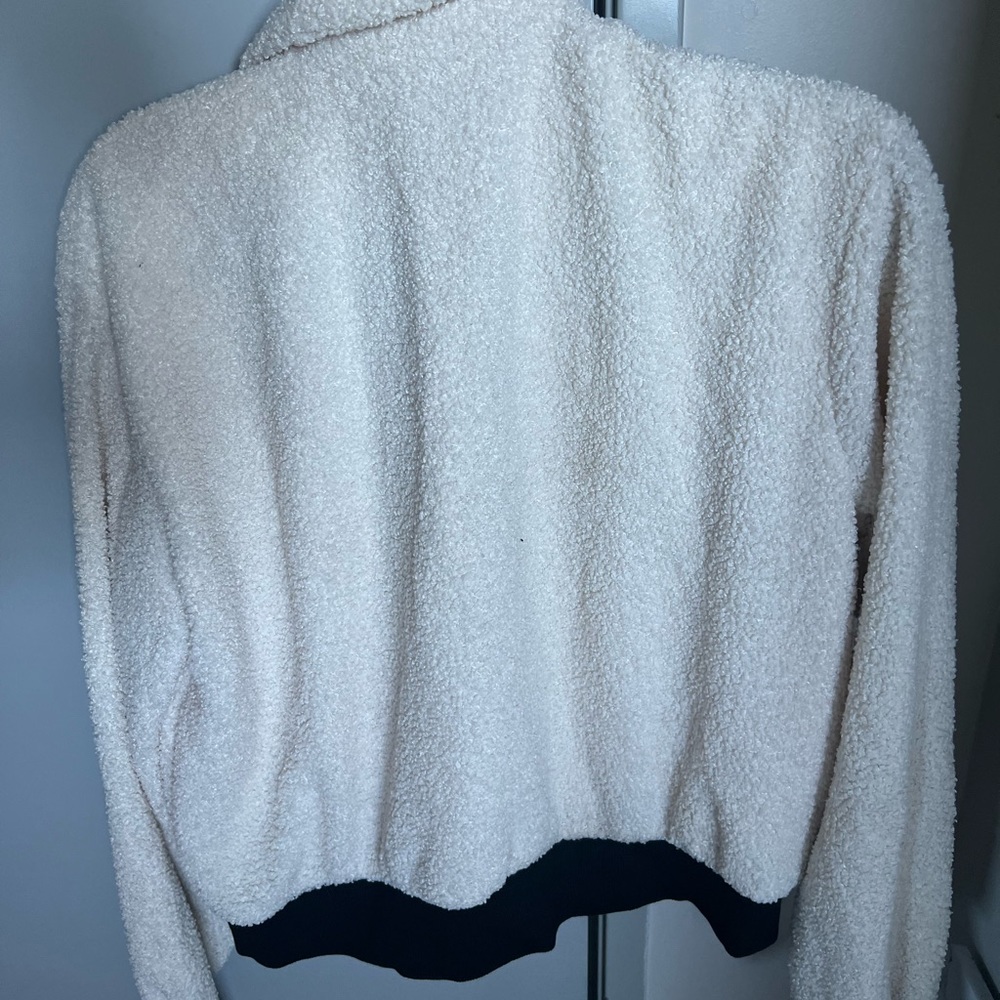 Selling this great jacket that kept me warm in the winter.